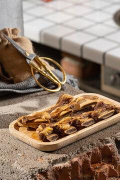 新疆牛排骨爆料视频播放,视频播放量惊人揭秘美食魅力