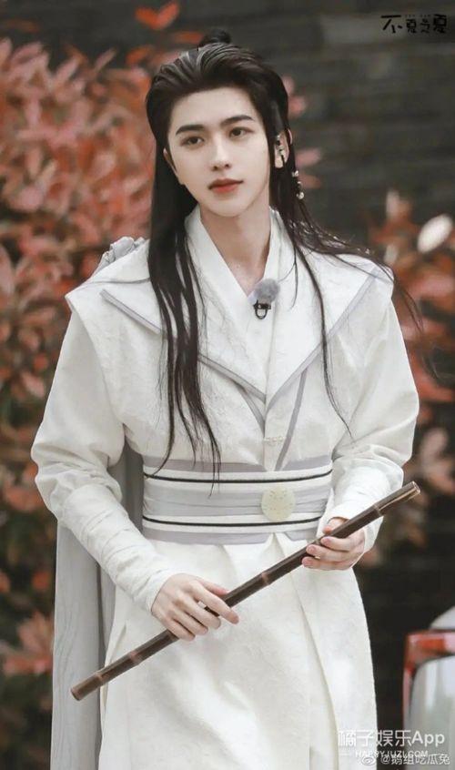 娱乐吃瓜君何洛洛